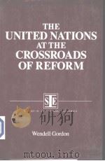 THE UNITED NATIONS AT THE CROSSROADS OF REFORM   1994  PDF电子版封面  1563244012  Wendell Gordon 