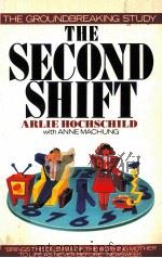 THE SECOND SHIFT   1989  PDF电子版封面  9780380711574  ARLIE HOCHSCHILD 